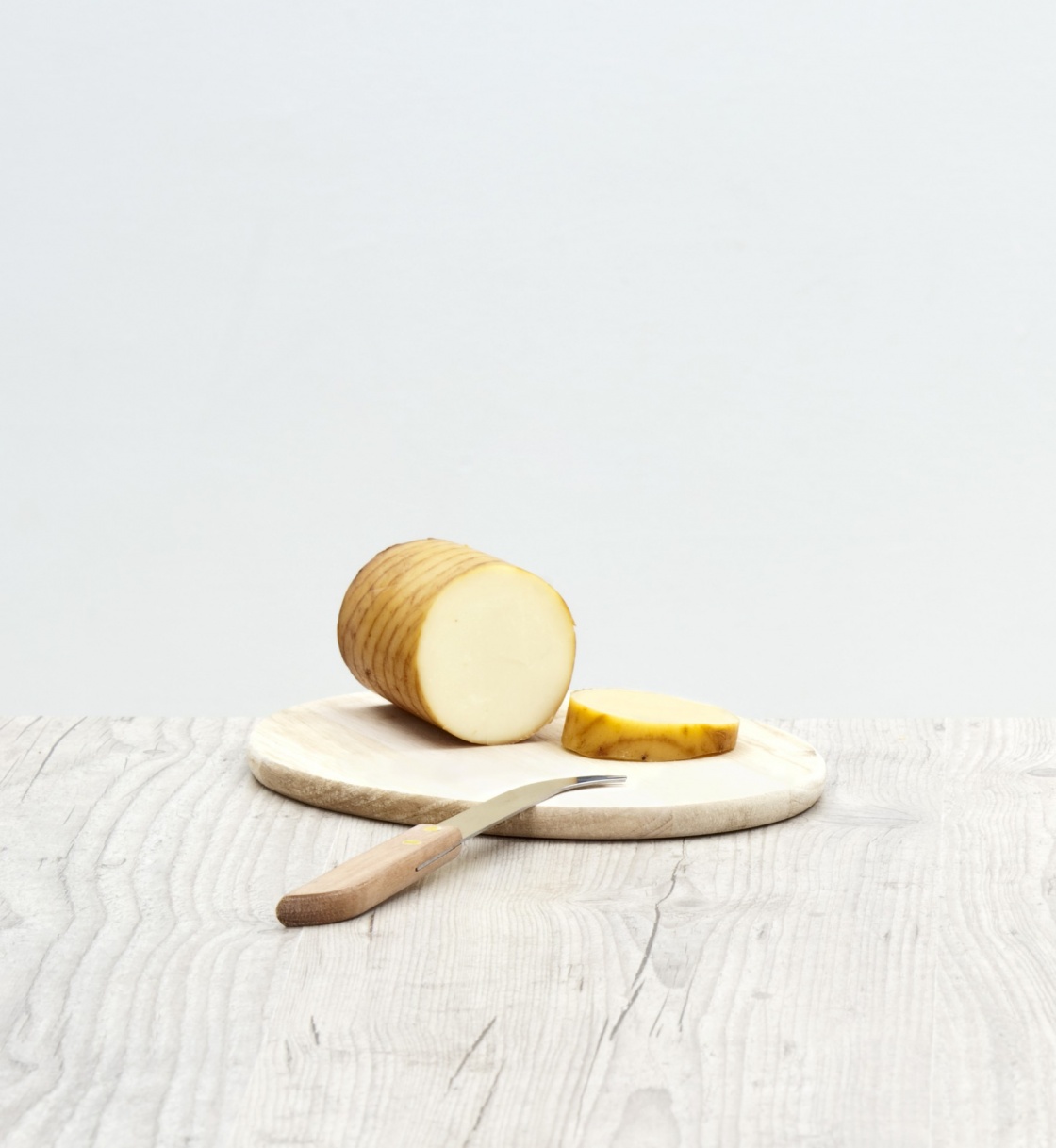 'traditional greek smoked cheese, usually produced in greek villages like Metsovo(metsovone)' - Αράχωβα